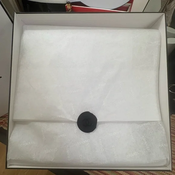 2025 Holiday CHANEL Box NWOT - Picture 3 of 7